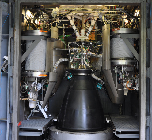 Oberstufentriebwerk Aestus ein Triebwerk, das im All zündet Ariane 5 ES Transport des unbemannten