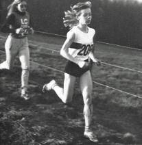 Heide Brenner (Troisdorfer LG) war 1979 deutsche Meisterin im Crosslauf. Sie profitierte als Langstrecklerin am meisten von der Leichtathletik-Gemeinschaft mit Bonn. Zentimeter am Endkampf vorbei.