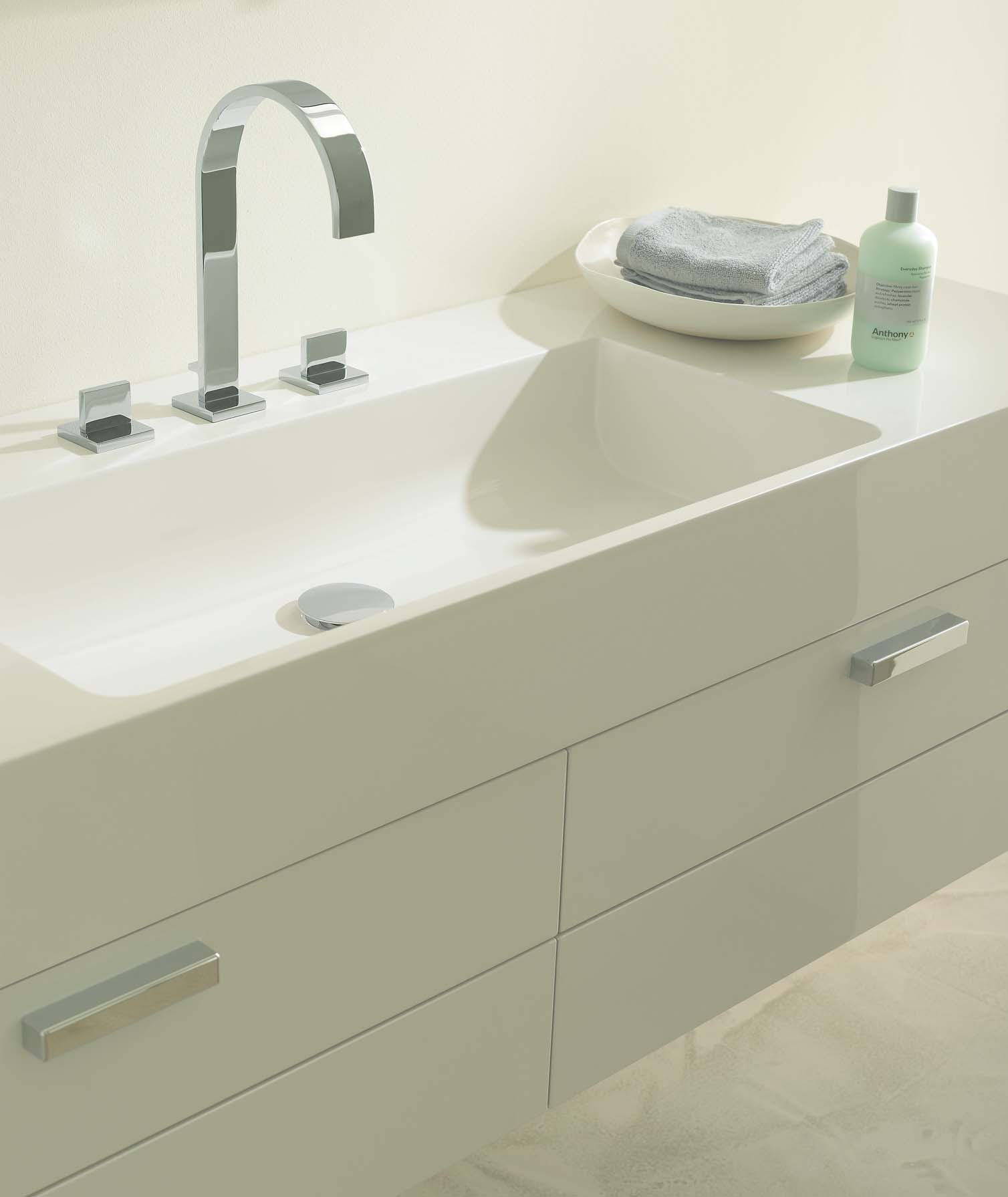 Form and format. Form und Format. Charisma and personality that s what Crono 1.0 is all about. Due to their common design, washtable and bathing vessel engage in a dialogue.