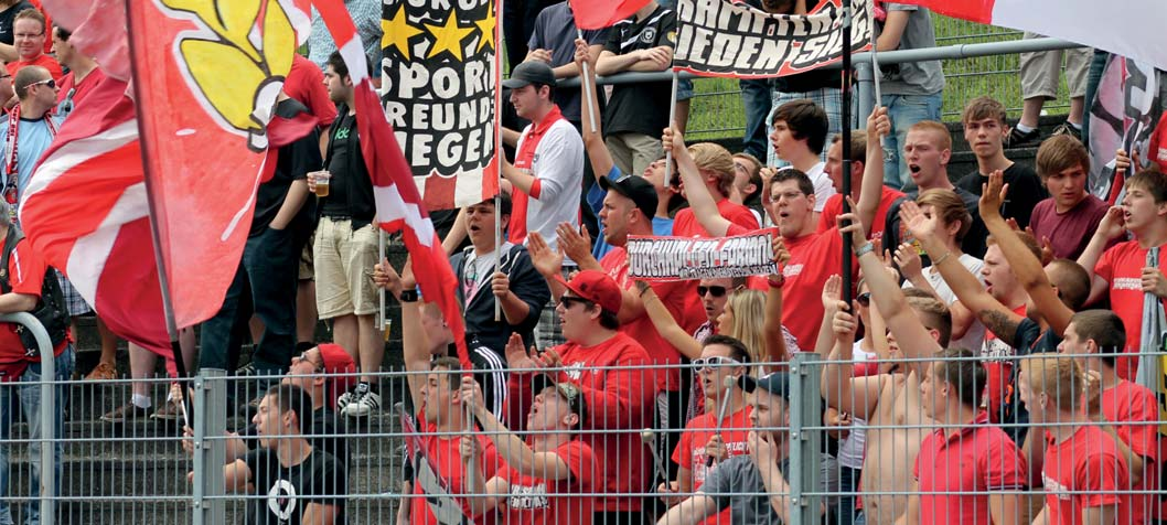 Berichte NRW setzt auf Dialog mit friedlichen Fans Initiative Mehr Sicherheit bei Fußballspielen in Nordrhein-Westfalen Auch wenn jeder Fall von Gewalt, ein Fall zu viel ist, können der WFLV und