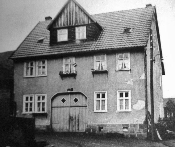 10 Haus In der Ecke 1 Das Haus wurde vor 1900 erbaut und 1955 zum