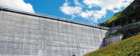 Die Staumauer der Grande Dixence ist ein gigantischer Riegel und der künstliche Lac des Dix ein grosses Energiereservoir.