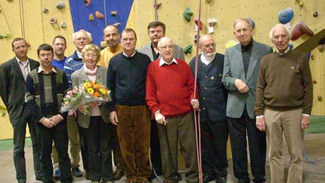 Aktuelles von der Mitgliederversammlung der Sektion Barmen von Joachim Hütten Am 11. März fanden sich 64 Mitglieder der Sektion Barmen zur Mitgliederversammlung im Seminarraum des Kletterzentrums ein.