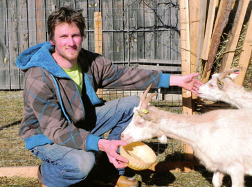 Ein Einstieg in die Selbstbestimmung Für David Hechl aus Tösens bedeutet ein Weniger an Komfort ein Mehr an Lebensqualität 120 Bauern im Bezirk Landeck haben 2014 ihre Stalltüre geschlossen.