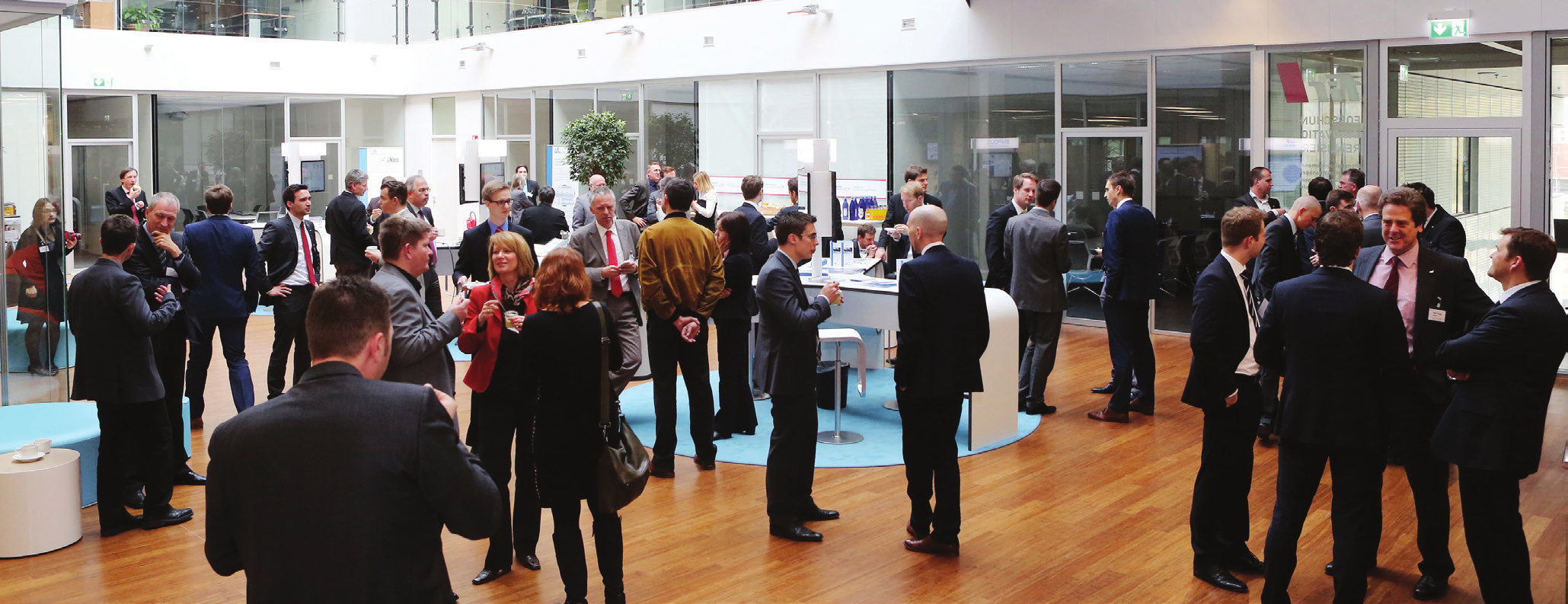 Die Veranstaltung auf einen Blick Das Aachener Dienstleistungsforum Das Aachener Dienstleistungsforum bietet eine ideale Austauschplattform für Führungskräfte und andere Experten aus Unternehmen