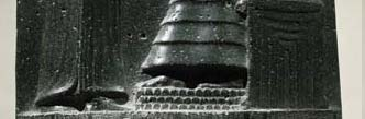 Der Kodex des Hammurabi Der Text war auf eine Stele gechrieben, eine riesige Steinstele, die auf einem öffentlichen Platz