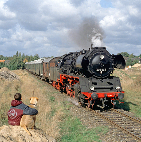 Stand: September 2013 Projektbeschreibung Ausflugsbahn Teuto-Express zwischen Gütersloh und Bad Laer Zugfahrten mit historischen Fahrzeugen haben auf der TWE-Strecke eine lange Tradition.