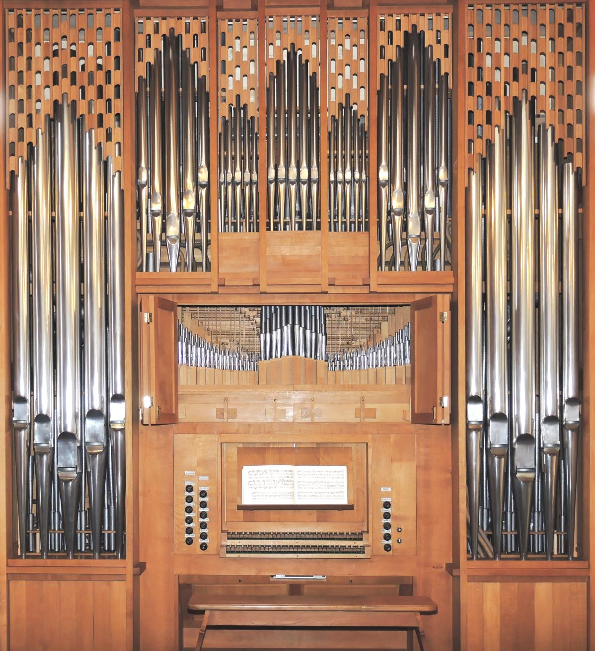 Weihe der Orgel von Maria Frieden in Heuchelheim durch