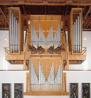 16 17 DIE JANN-ORGEL DER STADTPFARRKIRCHE SANKT JOSEF Am 29. November 1980 wurde die Jann-Orgel in der Memminger Stadtpfarrkirche Sankt Josef geweiht.