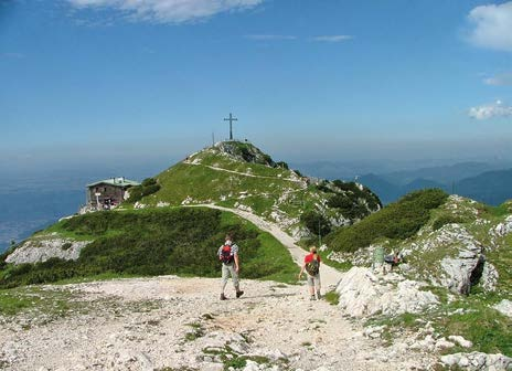 Elsbethen, südlich von Salzburg, mit Blick auf die Festung Hohensalzburg Das Salzburger Land ist das Herz vom Herzen Europas.