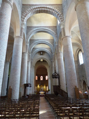 Überreste erhalten u.a. das südliche Querhaus der Kirche und die im ehemaligen Mehlspeicher ausgestellten 8 Kapitelle des ehemaligen Chores, die einen Höhepunkt romanischer Bildhauerkunst darstellen.