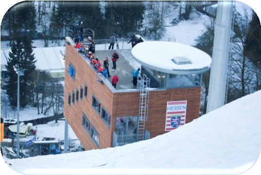 Fan-Lounge Wir bieten Ihnen ein unvergessliches Erlebnis beim Skispringen in Willingen.