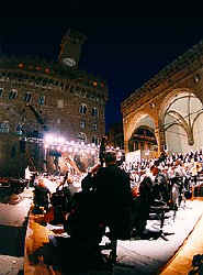 Aber Florenz war der Geburtsort der europäischen Operntradition. Eine Gruppe Musiker und Akademiker, die Camerata (it. für Salon od.