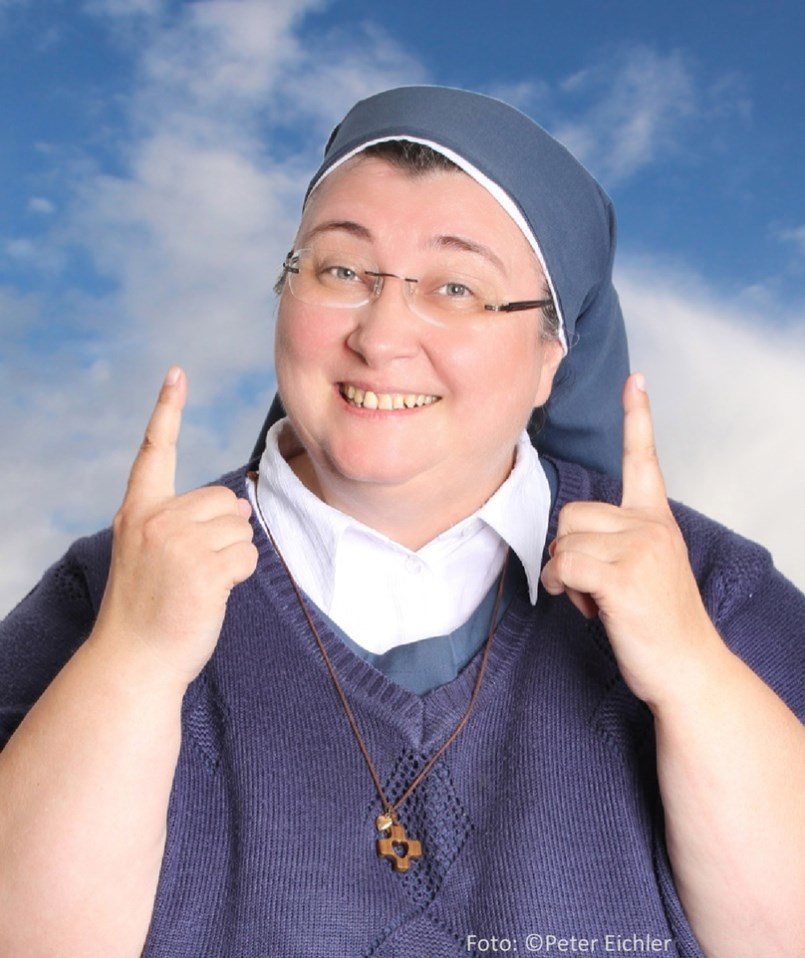 8 Schwester Teresa ist kein unbeschriebenes Blatt. Sie ist Millionen von Deutschen durch ihre Fernsehauftritte, Musicals, Gottesdienste, Vorträge und Bücher bekannt.