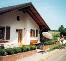 und Endreinigung sowie ein kostenoser Parkpatz. A fu equipped kitchen, dining room, 3 bedrooms with doube beds, bath/wc, guest WC, bright covered patio awaits you, inc.