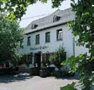 Own vineyard/wine saes Wine tasting in the romantic vauted cear Quiet ocation (few traffic) on the sopes of the Rhine Free parking Open every day in high season Garden terrace and reaxing awn/sun