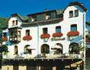 of Oberwese in peacefu surroundings ies the Rheingod bar. Friendy atmosphere and peasant restaurants await you. Our renowned dining wi make your mouth water.