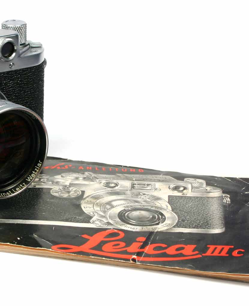 Sharkskin - quer Olaf Nattenberg, Kamen Einleitung Vor nicht allzu langer Zeit erstand ich eine optisch sehr schöne und technisch einwandfrei funktionierende Leica IIIc aus dem Jahre 1949 (s. Abb.