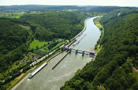 12 Verkehrsentwicklung Neckar Störungen im Betriebsablauf Die Schifffahrt war nach Überschreiten des HSW im Bereich des WSA Stuttgart an 13 Tagen eingestellt: örtlich am 6.