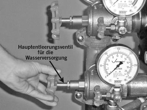 VORGESCHRIEBENE TESTS WARNUNG Der Besitzer des Gebäudes oder dessen Vertreter sind dafür verantwortlich, dass das Brandschutzsystem stets in betriebsbereitem Zustand ist.