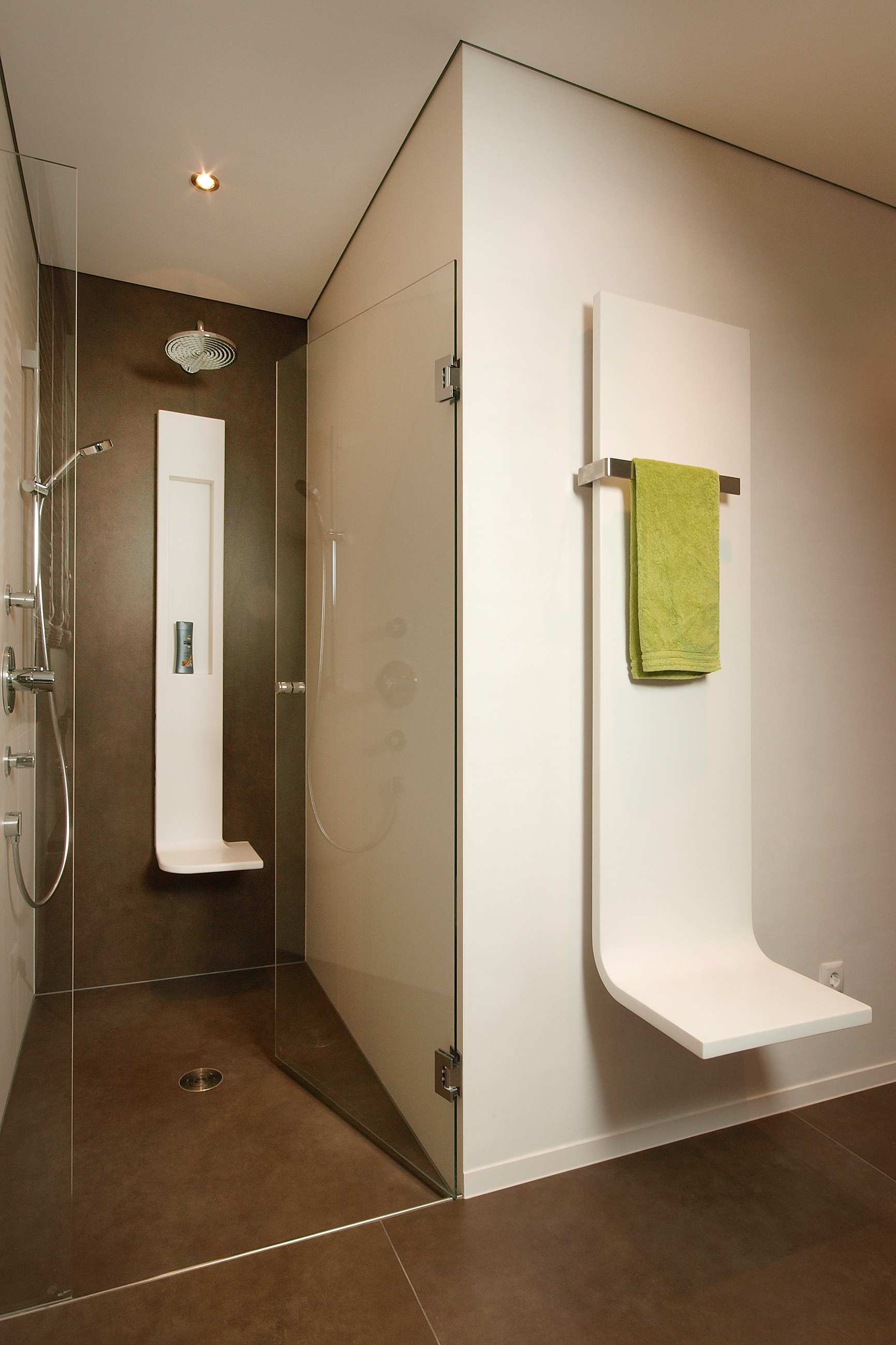 Duschtassenelement Neue Gestaltungsmöglichkeiten mit Ceraflex Produkten in Ihren Sanitärraumen. Unterschiedliche Produkte mit gleicher Oberflächenfarbe setzen neue Maßstäbe in der Architektur.