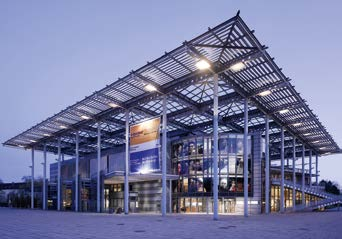 Ein weiteres Highlight ist unser größtes Bespieltheater Deutschlands. Diese Stilikone von Hans Scharoun wird bis Ende 2015 für rund 30 Millionen Euro aufwendig saniert.
