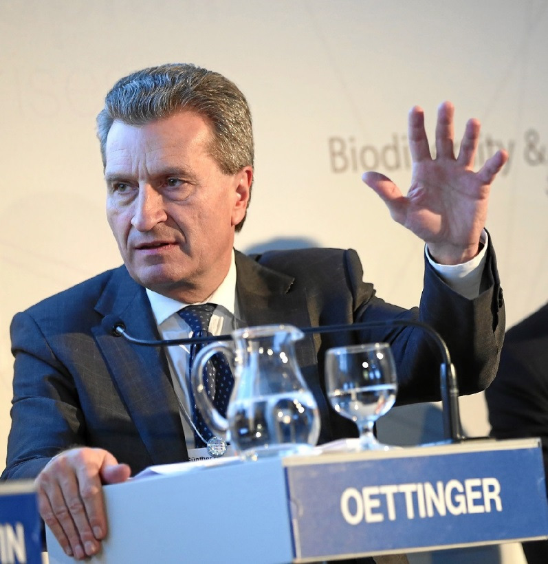 EU-Energie-Kommissar Oettinger (CDU) hat sich für Fracking ausgesprochen und bedient sich dabei Kalter-