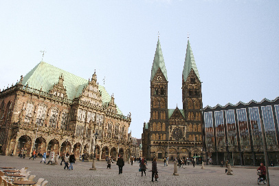 200-jährige Geschichte zurückblicken kann, die Liebfrauenkirche und das älteste erhaltene Wohnviertel der Stadt, das Schnoorviertel.