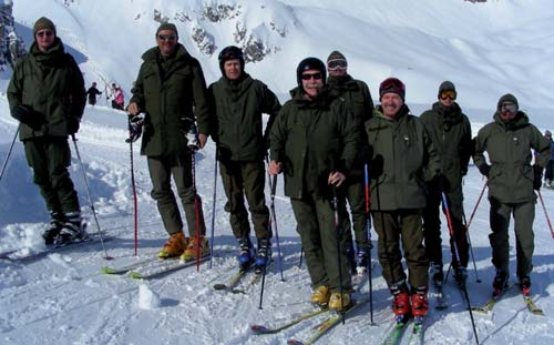 Ausgabe 02/09 Ausbildung Kaderfortbildung Alpin Alpinbegeisterte Kadersoldaten nahmen vom 16. Feber - 21. Feber 2009 die Anreise nach Bludesch in Angriff um sich im Silvretta u.