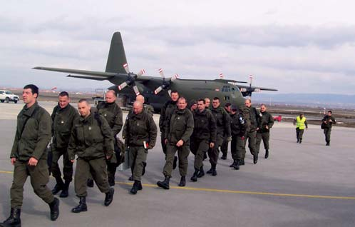 Auslandseinsatz Ausgabe 02/09 ORF, das neueste Programm des Bataillons, eine logistische Herausforderung in den Schluchten des Balkans ORF (Operational Reserve Force) die OPERATIVE RESERVE der