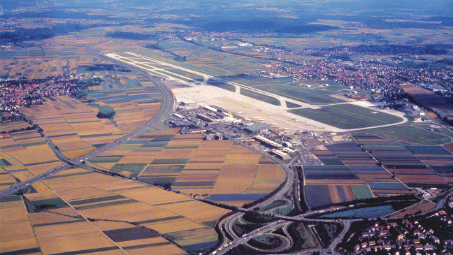 Flurneuordnung Stuttgart-Flughafen Ziele Beispiel Flächenbereitstellung für den Ausbau des Flughafens Stuttgart und der Autobahn A 8 Entschädigungsregelungen und Ersatzlandzuweisungen für die