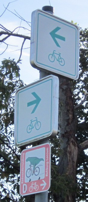 Zwischenwegweiser mit Routenplaketten (hier für zwei örtliche Routen, Bild 6) sind zu vermeiden und sollten