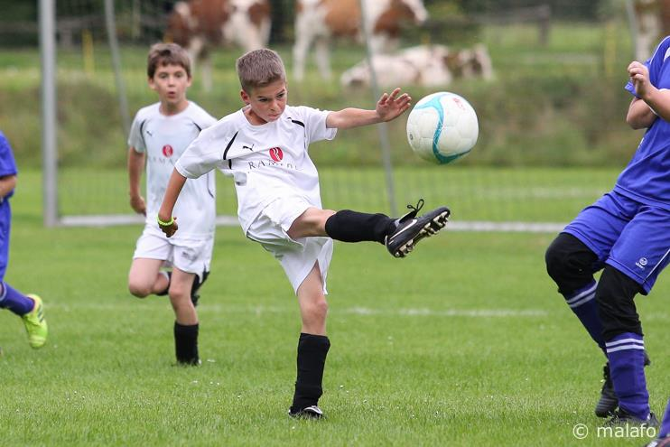 Situation der Jugendmannschaften Zur Zeit ( März 2014 ) spielen bei uns 117 Jungen und Mädchen in den verschiedenen Altersstufen Fußball.