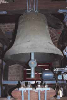 Glocke IV, die Brigidaglocke hat ein Gewicht von 390 kg und einen Durchmesser von 848 mm, sie ist die kleinste Glocke im Geläut und hat den Schlagton b`+2. Die Inschri lautet: DER HL.