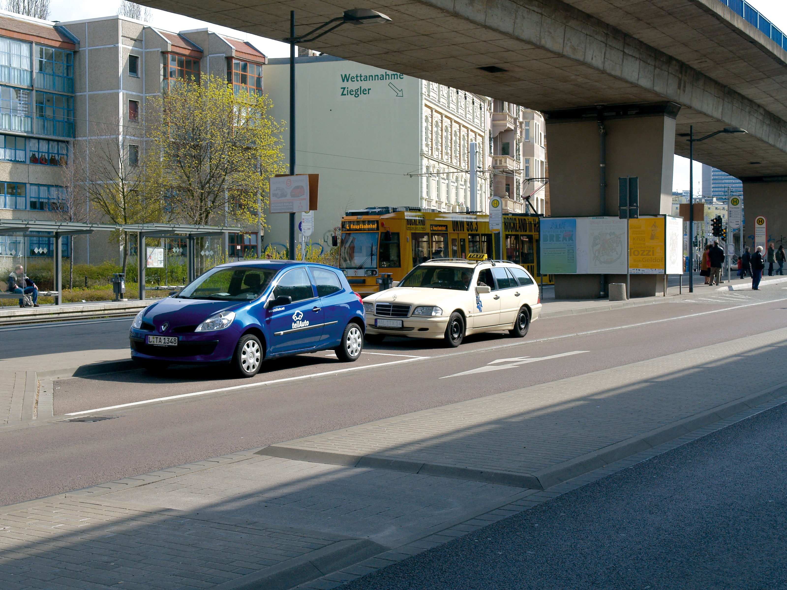 Problematik: fehlende kundennahe Stellplätze Viele CarSharing-Anbieter in Großstädten können in den innenstadtnahen, dicht bebauten Stadtquartieren, wo sich die Kundenpotenziale konzentrieren, nicht