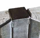 die Fertigfundamente ausheben, dazwischen die 6 cm starken Betonrandleisten einschieben und den Raum zwischen Loch und Fundamentsteher mit Beton ausfüllen.
