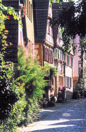 Die Schillerstadt besticht durch ihre historische unter Denkmalschutz stehende Altstadt mit Fachwerkhäusern, Brunnen, Türmen, Stadtmauer und Resten der mittelalterlichen Wehranlagen.