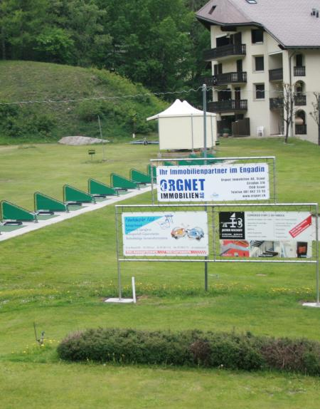 5. WERBEPLAKAT BEI DER DRIVING RANGE Beim Start der Golfrunde und mit direkter Sicht auf die vielbesuchte