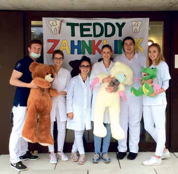 57 Krocodocs empfangen Kuscheltiere in der Teddyzahnklinik Teddyzahnklinik in der Frankfurter Uniklinik: Zahnmedizinstudenten zeigen Kindern, dass ein Zahnarztbesuch sogar Spaß machen kann!