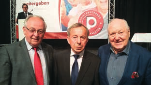 PVÖ-LANDESKONFERENZ 2016 Der neue PVÖ-Landespräsident Karl Bodner (links), Ehrenpräsident Siegfried Penz (Mitte) und PVÖ-Verbandspräsident Min. a. D. Karl Blecha.
