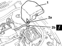 Fiat Punto 188 LEUCHTMITTEL ERSETZEN Zusatzsteuergerät im a.u.e. Prüfen, daß der Zündschlüssel auf "STOP" steht, dann Minuskabel (-) von der Batterie abklemmen. - Batterie (+) A1D 1.