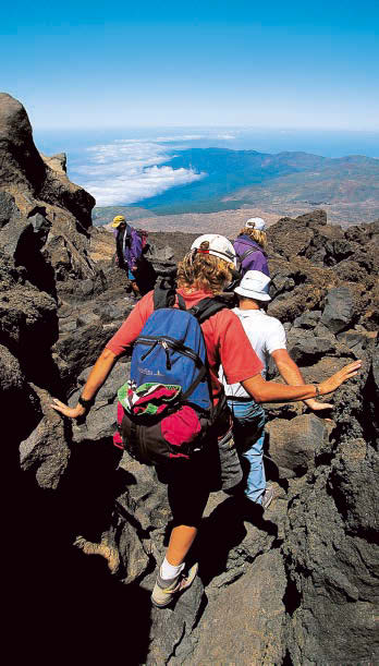 18 39 WANDERFREUDEN Der Pico del Teide treibt nicht nur beim Aufstieg den Puls in die Höhe. Oben angekommen, sorgt auch der grandiose Ausblick für Herzklopfen.