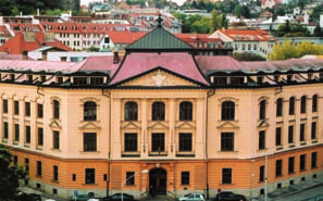 Bachelorstudium in Eisenstadt Durch eine Kooperation des Landes Burgenland mit der Musik- und Tanzfakultät der Hochschule für Musik und darstellende Kunst in Bratislava ist es in den meisten