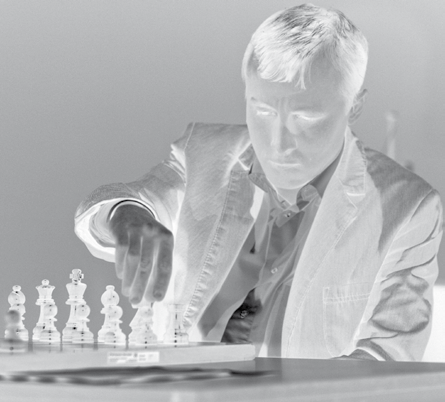 Schon zum fünften Mal gibt der freundliche Großmeister in Dortmund seine Visitenkarte ab. Gleich bei der Premiere im Jahre 2010 gewann Ruslan Ponomariov das Sparkassen Chess-Meeting.