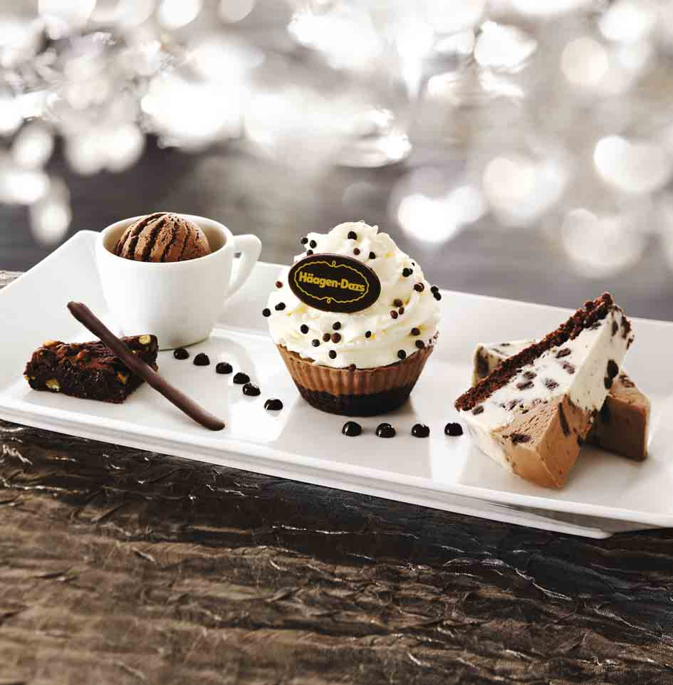 CHOCOLATE TASTING PLATE Lassen Sie sich verführen von einem Chocolate Ice-Cream Cupcake, einer Scheibe Cookies & Chocolate Ice-Cream Cake sowie