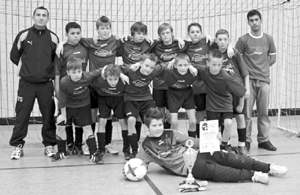Fußball Trainingslager der D2-Jugend 2008 Ich möchte mich kurz vorstellen, mein Name ist Heinz Hövener und ich habe unsere D2- Jugend vom 15.-17.02.08 ins Trainingslager begleitet.