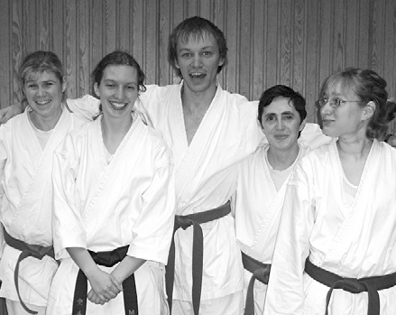 Karate Mittelfränkische Meisterschaft 2008 Wochenlang hatten wir hart trainiert, um an der mittelfränkischen Meisterschaft, die dieses Jahr in Fürth stattfand, teilzunehmen. Am 27.