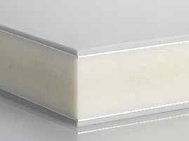 Die Vollkunststoff-Platte ist garantiert UVbeständig, bleibt biegesteif, verrottet nicht und weist keine Ripplings oder Abfärbungen auf.