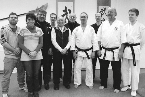 Bremen / Karate Kampfsportler ist 80 geworden großer Empfang in der Walter-Kolb-Halle Robert Bogaschewsky wird die Ehrenmitgliedschaft im DDK verliehen Abteilungsleiter der OSC Judo/Jiu-Jitsu-