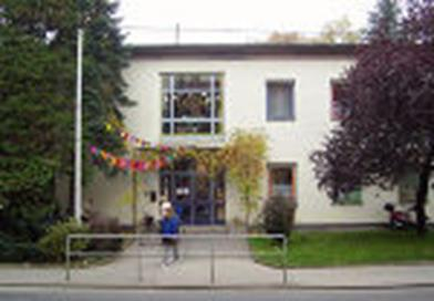 Unser Haus Lage Unser Kindergarten und unsere Kinderkrippe befinden sich im Bezirk St. Leonhard in unmittelbarer Nähe der Endstation der Linie 3.